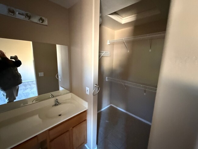 Building Photo - 1636 E Bishop Dr