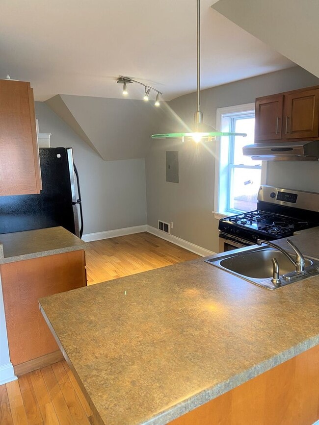Building Photo - 5552 Avondale Pl