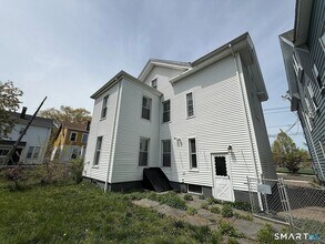 Building Photo - 180 Portsea St