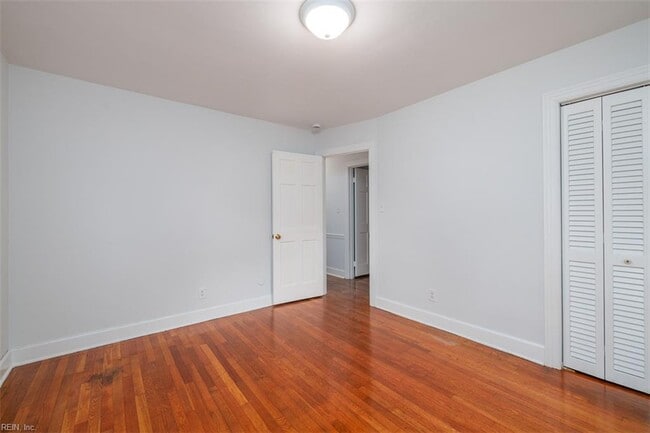 Building Photo - 5525 Greenefield Dr S