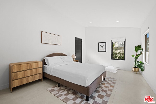 Building Photo - 201 S Bedford Dr