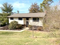 Building Photo - Great Location 1/2 mile from downtown Weav...