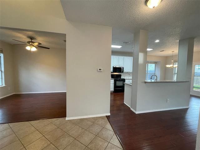 Building Photo - 2713 Chatsworth Dr