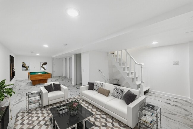 Building Photo - 803 West St