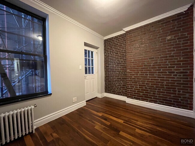 Building Photo - 221 E 23rd St