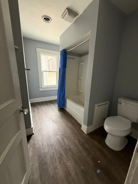 Building Photo - 227 1/2 N Main St