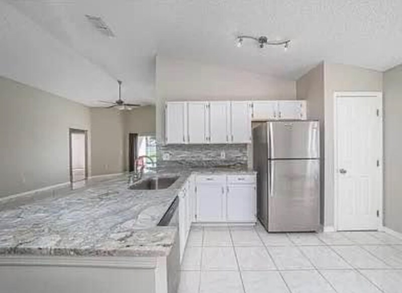 Building Photo - 17406 Woodcrest Way