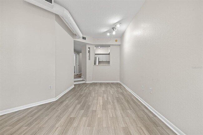 Building Photo - 2402 W Azeele St