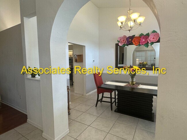 Building Photo - Beautiful 4 Bedroom/3 Bathroom in BROADMOOR!