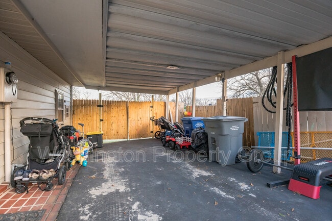 Building Photo - 3402 Little Hunting Creek Dr