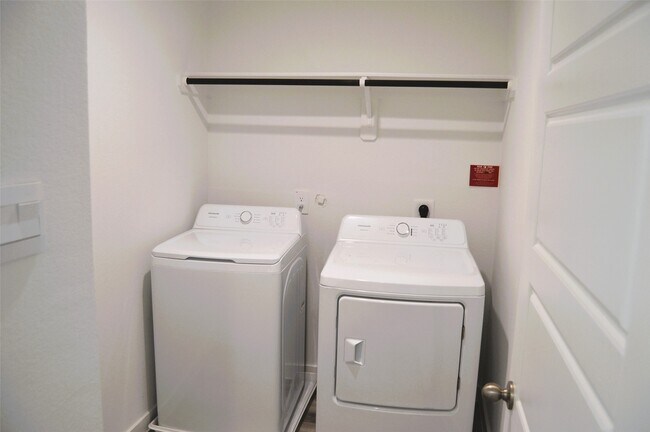 Building Photo - 10212 Berkeley Spgs Trl