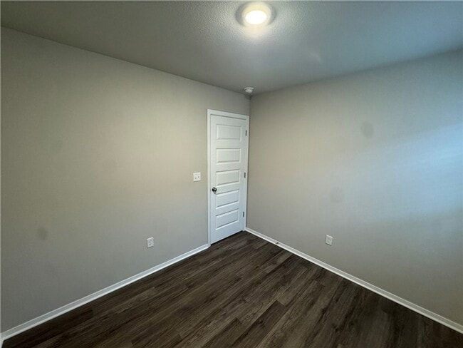 Building Photo - 6507 NW Vandergriff St