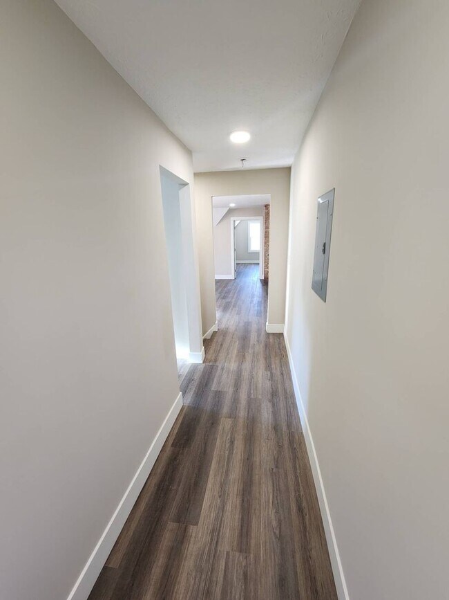 Building Photo - 1565 Hopkins Ave