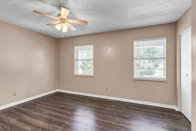 Building Photo - 686 Bethany Ct