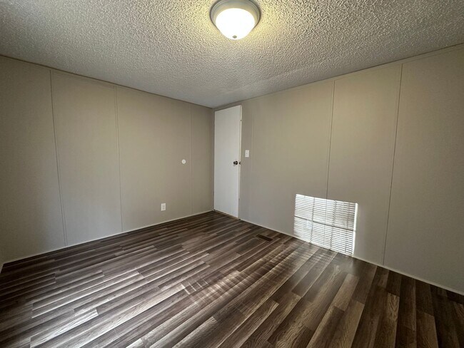 Building Photo - 114 Deer Rd