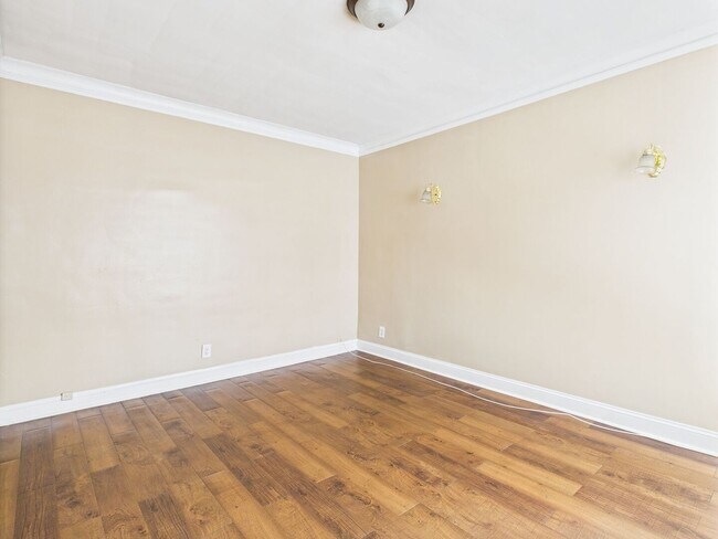 Building Photo - 4338 W Kamerling Ave