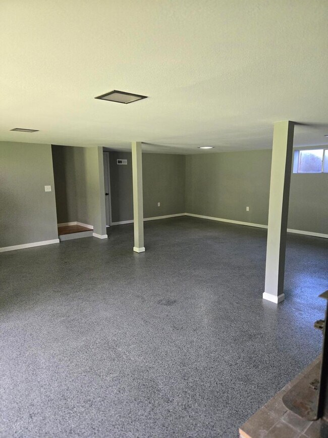 Building Photo - Charming 3-Bedroom Brick Home in Town – Newly Remodeled!