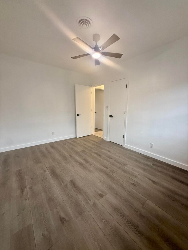 Building Photo - 337 SE 12th Ave