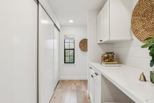 Building Photo - 93 Ashford Ave