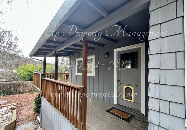 Building Photo - Cozy Downtown 2 Bedroom Bungalow in the Heart of Sonora!