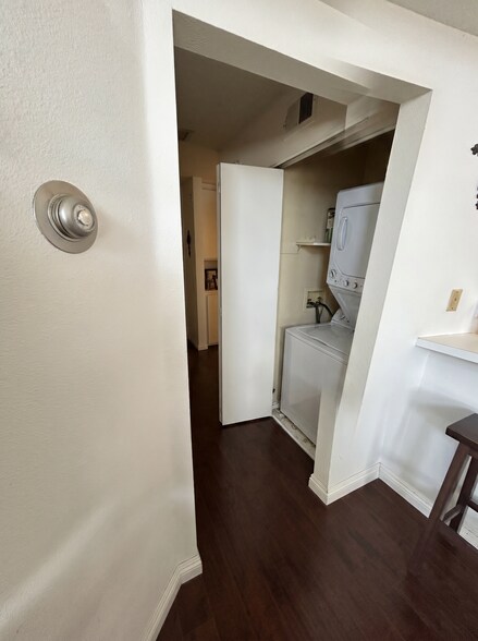 washer / dryer inside unit - 116 Remington