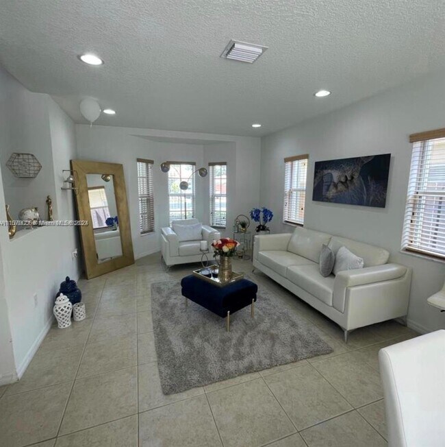 Building Photo - 1975 NE 36th Ave