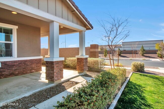 Building Photo - 7047 E Osage Ave