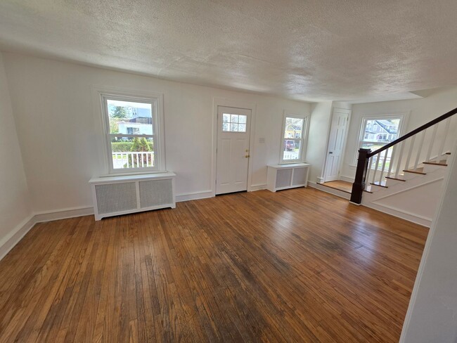 Building Photo - 19 Champlain Ave