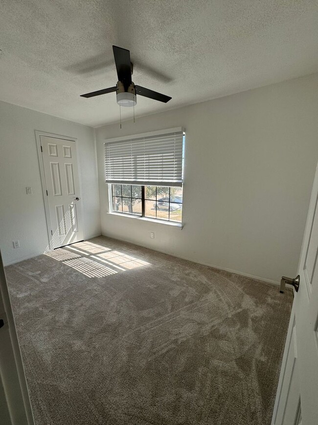 Building Photo - Remodeled and updated 3 bedroom 2 bathroom...