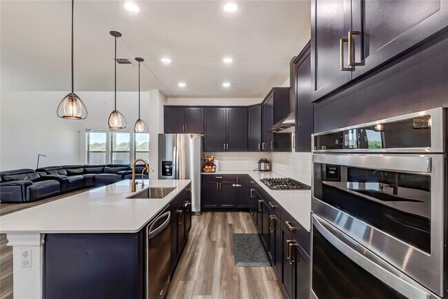 Building Photo - 533 Pickrell Lp