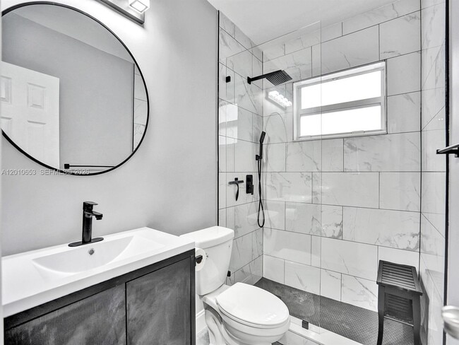 Building Photo - 951 SW 30th St