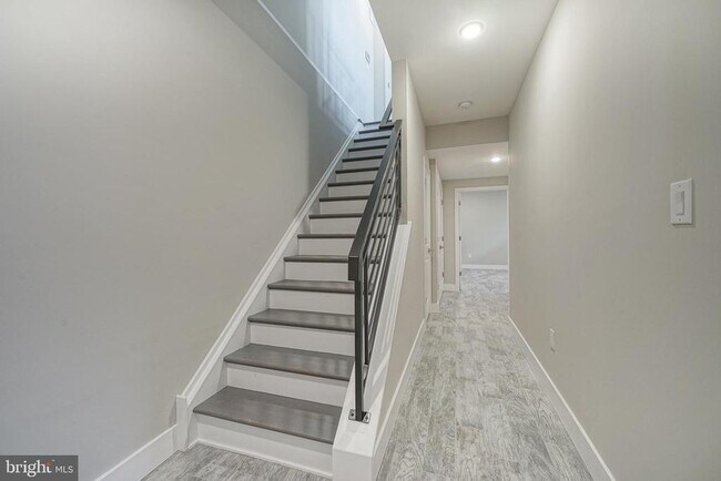 Building Photo - 300 W Jefferson St