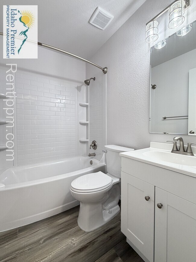 Building Photo - 2200 E Grapewood Dr