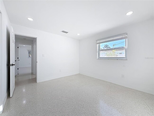 Building Photo - 2161 Edythe Dr