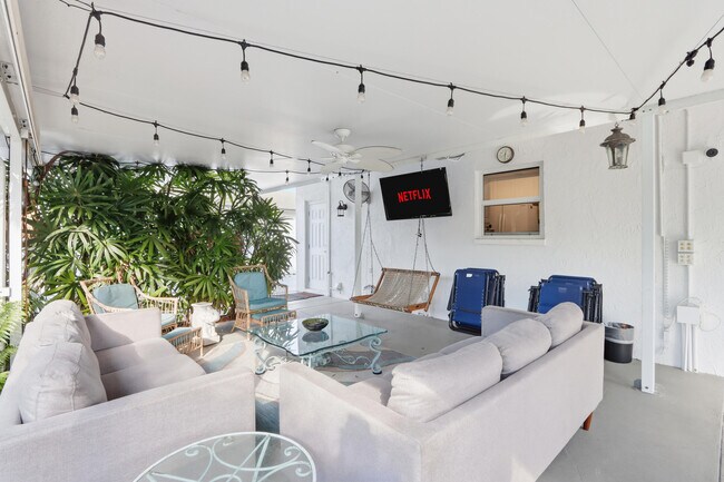 Building Photo - 1905 Meadow Ct