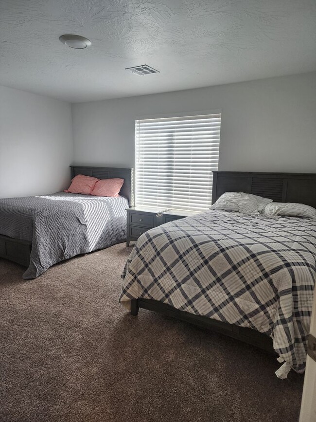 Building Photo - Northfield Townhome for Rent $1880 mo.