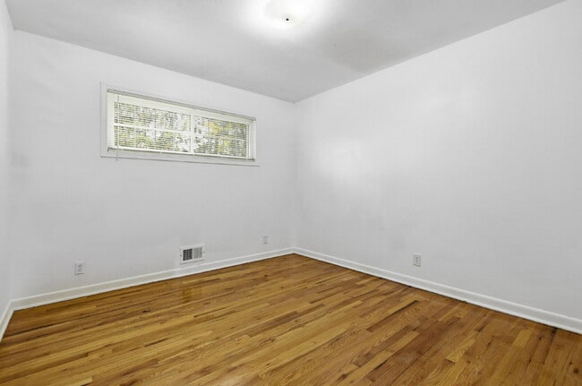 Building Photo - Charming 3-Bedroom with 2 Baths and Extra Room in Basement!