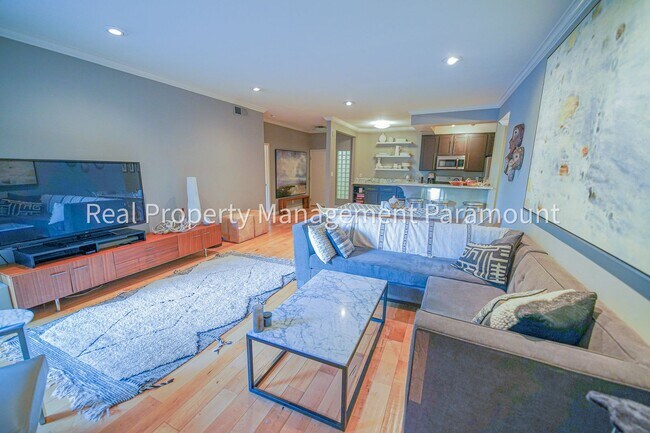 Building Photo - Don't miss out! 2 Bed 2 bath ready to go!