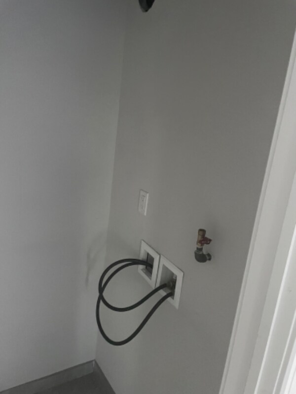 Building Photo - 16 Bartlett Ave