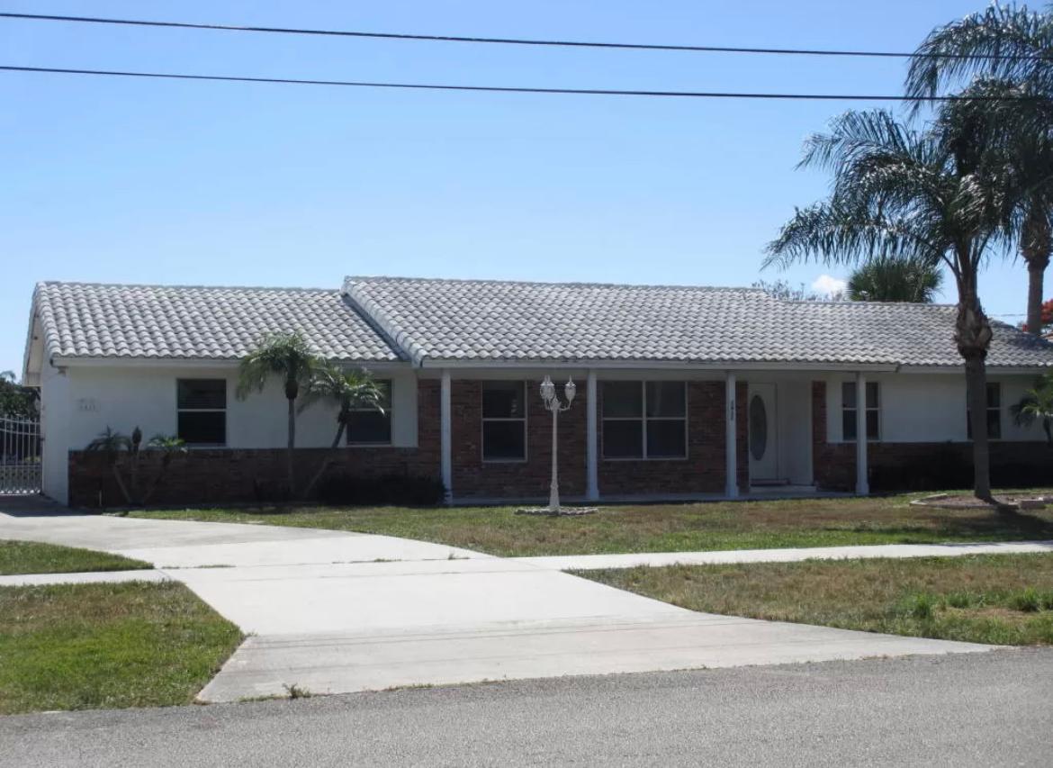 Front - 1431 Flagler Blvd