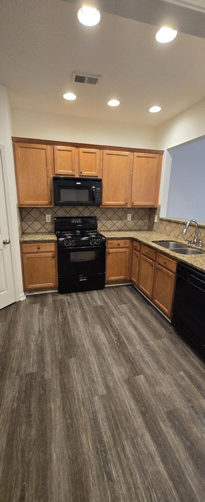 Stove - 1729 Coleville Oak Ln