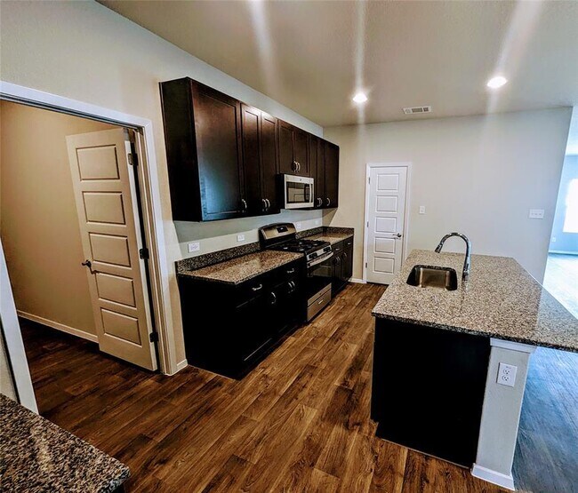 Building Photo - 301 Chesterfield Dr