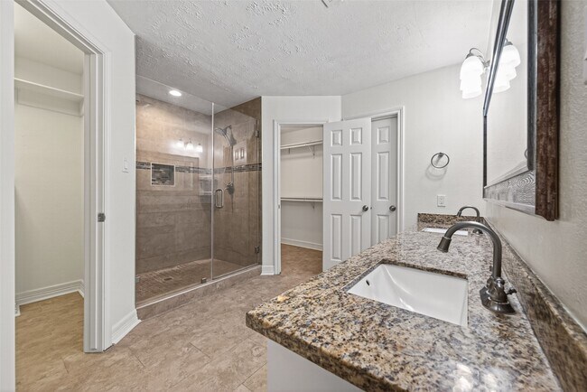 Building Photo - 14222 Stokesmount Dr
