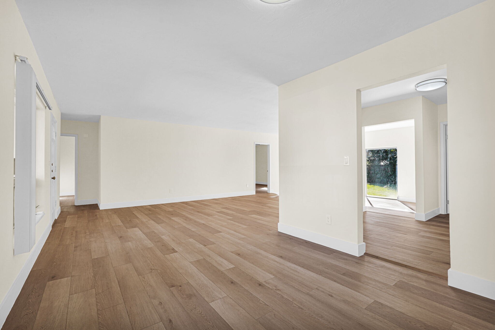 Building Photo - 135 NW 48th Ct