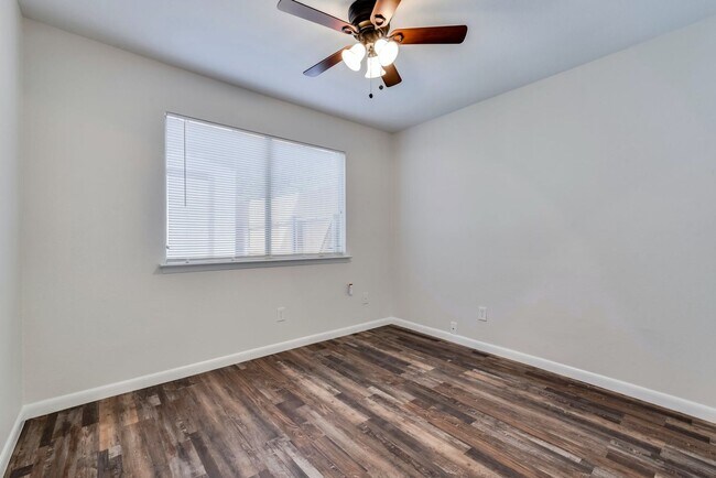 Building Photo - 124 W William Cannon Dr