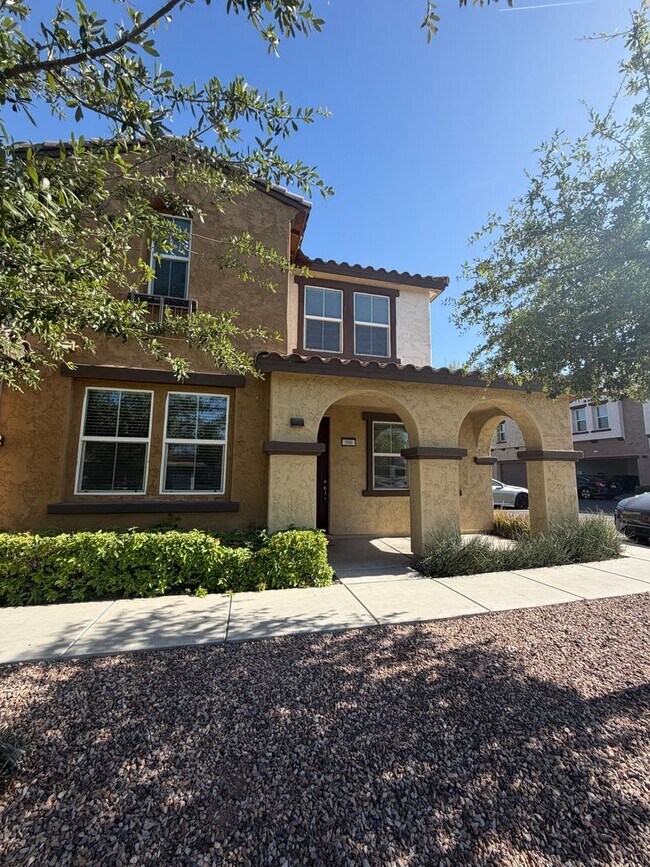 Building Photo - Unique opportunity! Rent a NEWER home in Tempe!! This home features 4 bedrooms & 3.5 baths with 2...