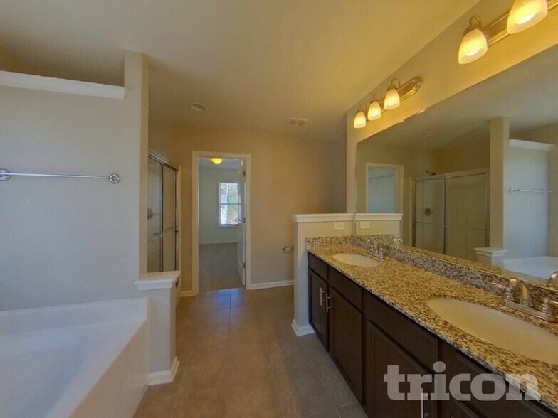 Building Photo - 309 Finch Ln