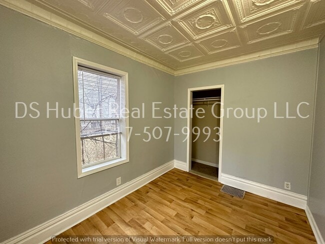 Building Photo - 813 N Jenison Ave
