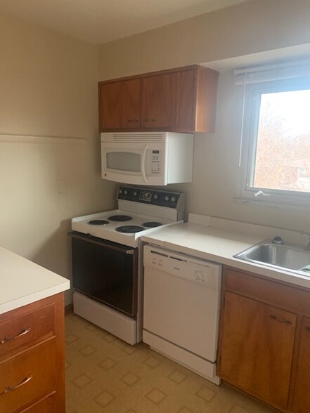 Building Photo - 2713 Riedling Dr
