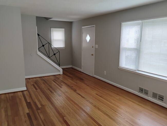 Main entrance into living room - 1711 Norton Rd